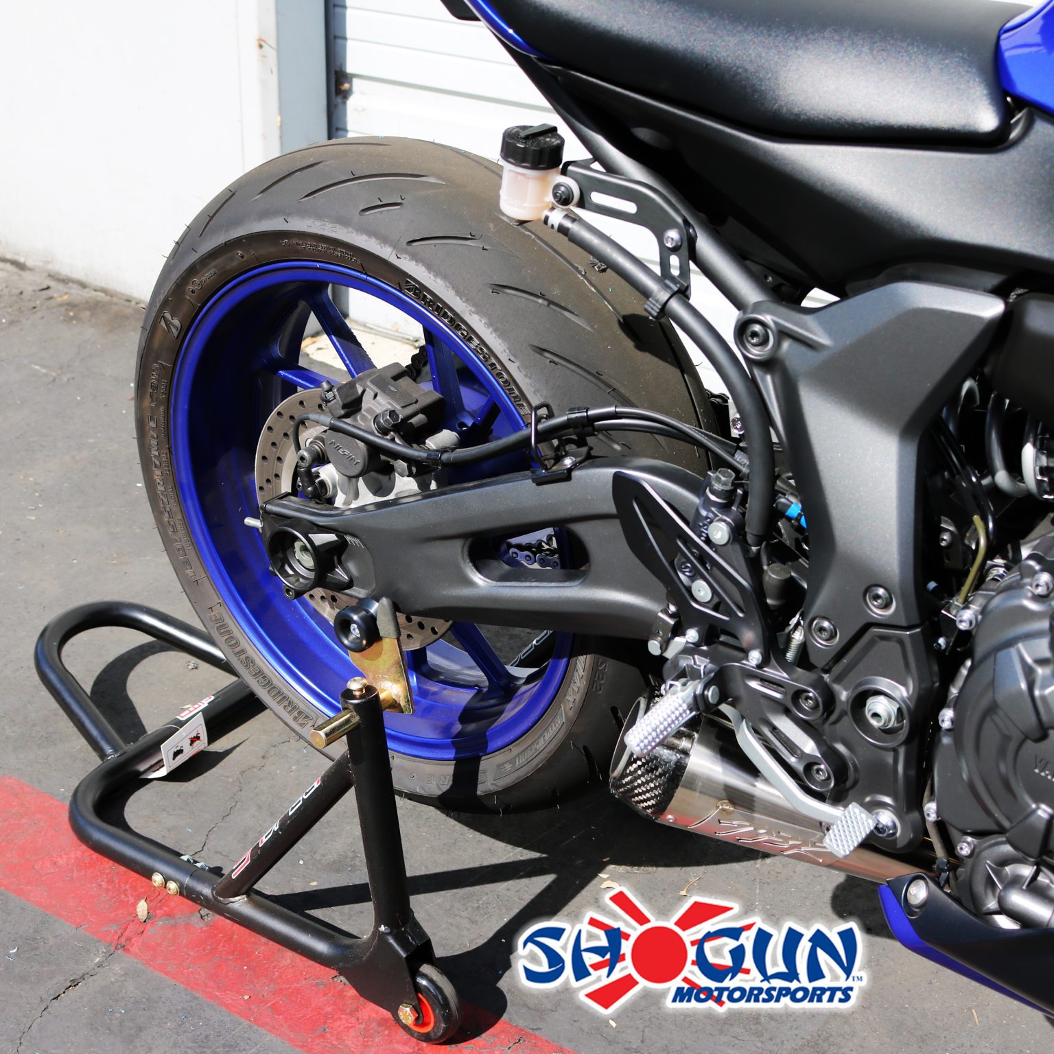 YZFR7 2022 Black Swing Arm Spools